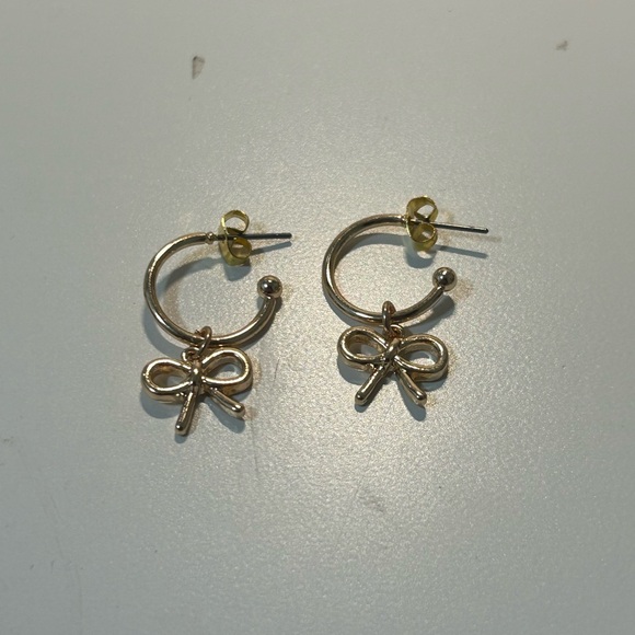 Bow Earrings - Picture 2 of 3